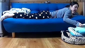 Crazy Korean Girl Shows Off Her Webcam Skills In Hd Video
