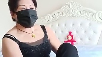 Sexiest Asian Milf Gets Her Pussy Licked